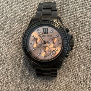 Beautiful watch. Slightly used. Minimal wear & tear. Needs new battery. No case